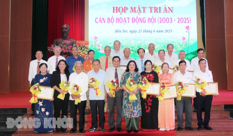 Hội Bảo trợ bệnh nhân nghèo tỉnh họp mặt tri ân cán bộ hoạt động hội các cấp qua 22 năm hoạt động thiện nguyện