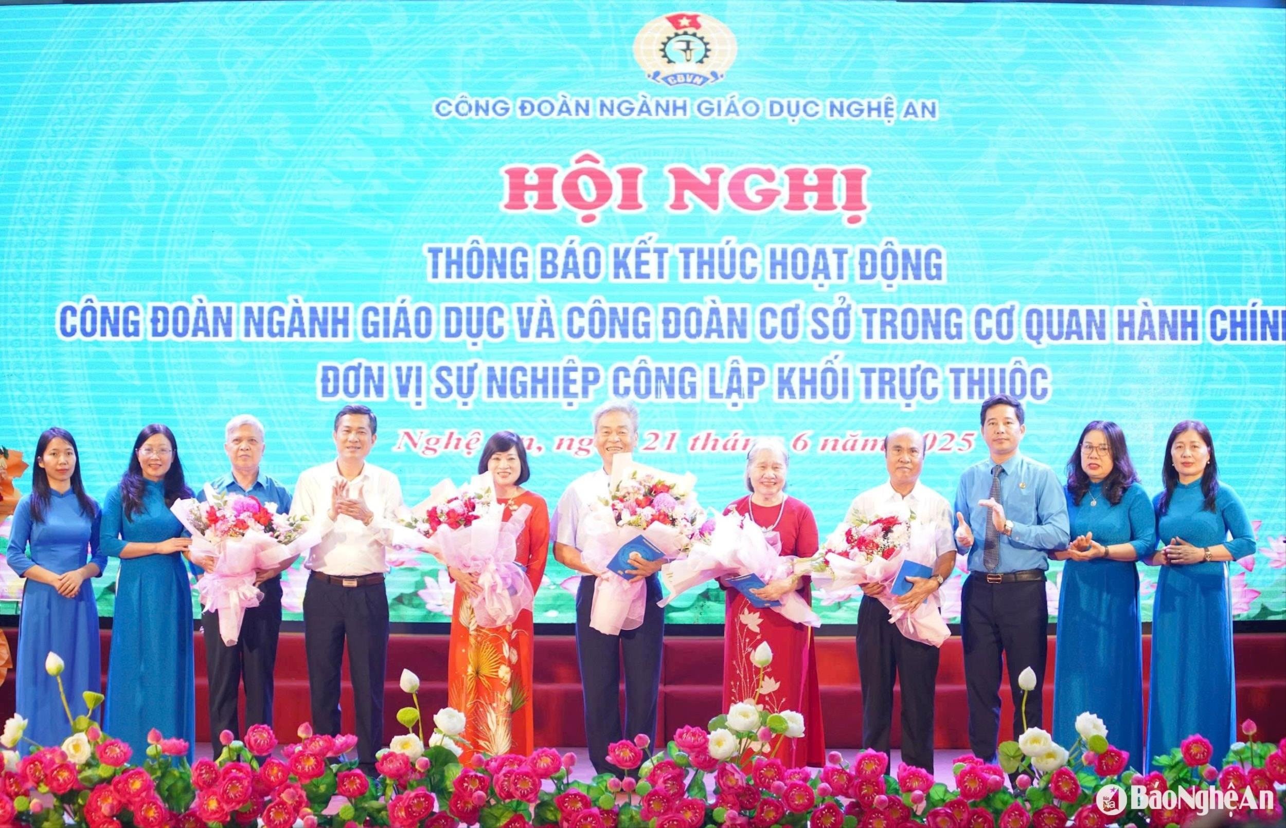 bna_giam-doc-so-giao-duc-va-dao-tao-thai-van-thanh-tang-hoa-tri-an-cac-the-he-lam-chu-tich-cong-doan-nganh-giao-duc.-anh-my-ha(1).jpg