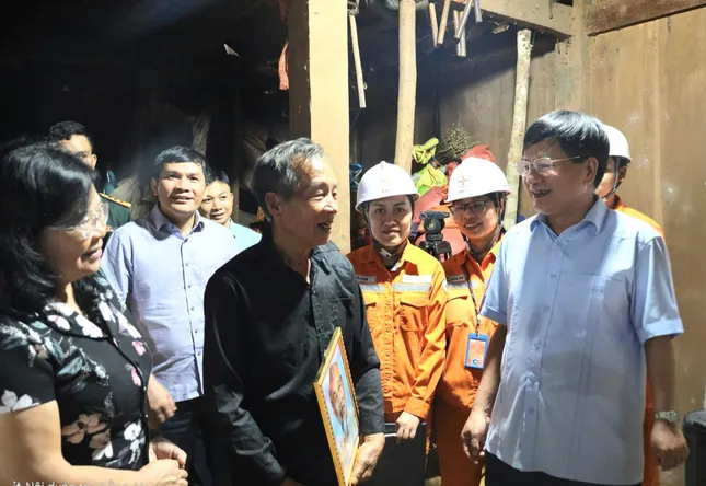 Có điện lưới quốc gia - điều kiện quan trọng để người Mông phát triển kinh tế hộ gia đình ảnh 1
