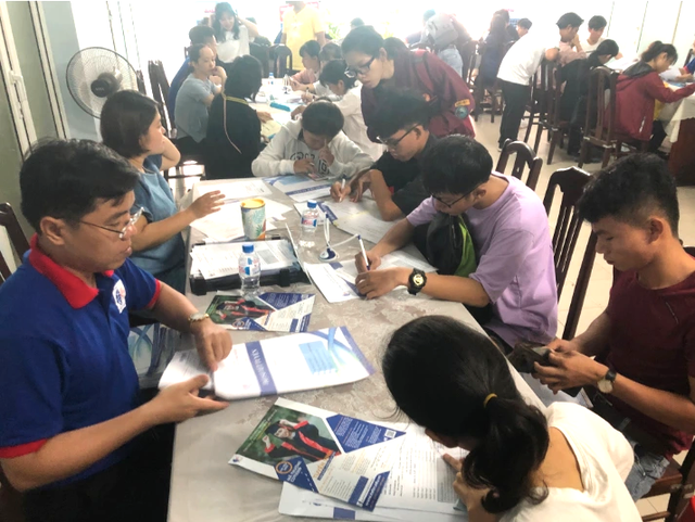 Trường CĐ Kinh tế đối ngoại công bố điểm chuẩn học bạ, tiếp tục nhận hồ sơ- Ảnh 1.