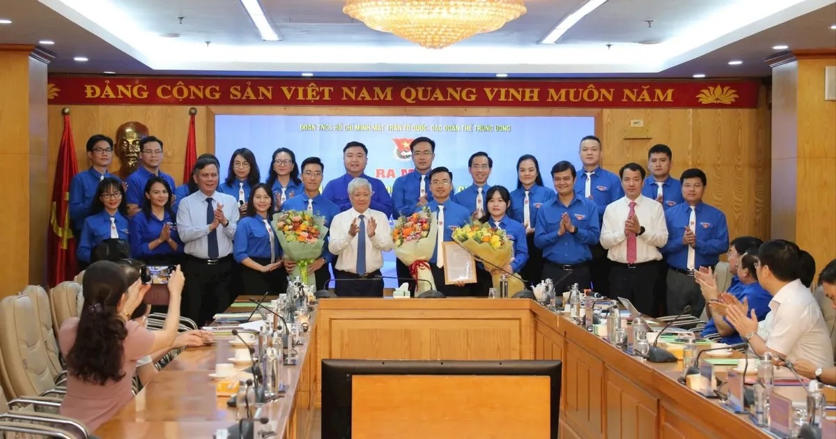 Ankündigung der Gründung der Ho Chi Minh Kommunistischen Jugendunion, der Vaterländischen Front und zentraler Organisationen