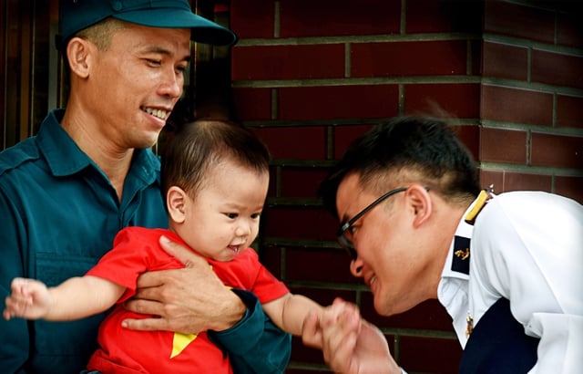 'Khoảnh khắc Trường Sa' qua góc nhìn của nghệ sĩ nhiếp ảnh- Ảnh 3.