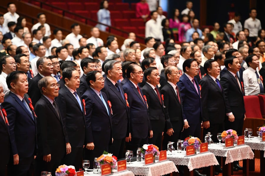 Tổng Bí thư Tô Lâm và các đồng chí lãnh đạo, nguyên lãnh đạo Đảng, Nhà nước dự Lễ kỷ niệm 100 năm Ngày Báo chí Cách mạng Việt Nam, sáng 21/6, tại Hà Nội. Ảnh: Như Ý.
