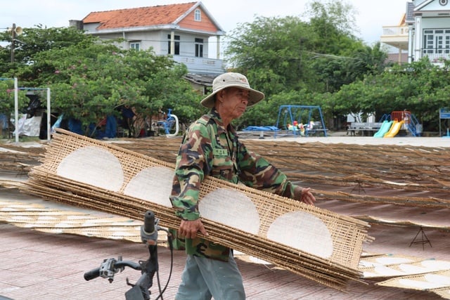 Bánh tráng Phú Yên - Từ món lương khô đến di sản văn hóa phi vật thể- Ảnh 3.