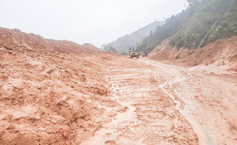 기자들과 삶과 죽음의 순간들.