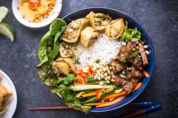 Rau sống ăn kèm bún thịt nướng lại có tác dụng ngăn ung thư ruột kết – bạn có đang bỏ lỡ? - Ảnh 3.