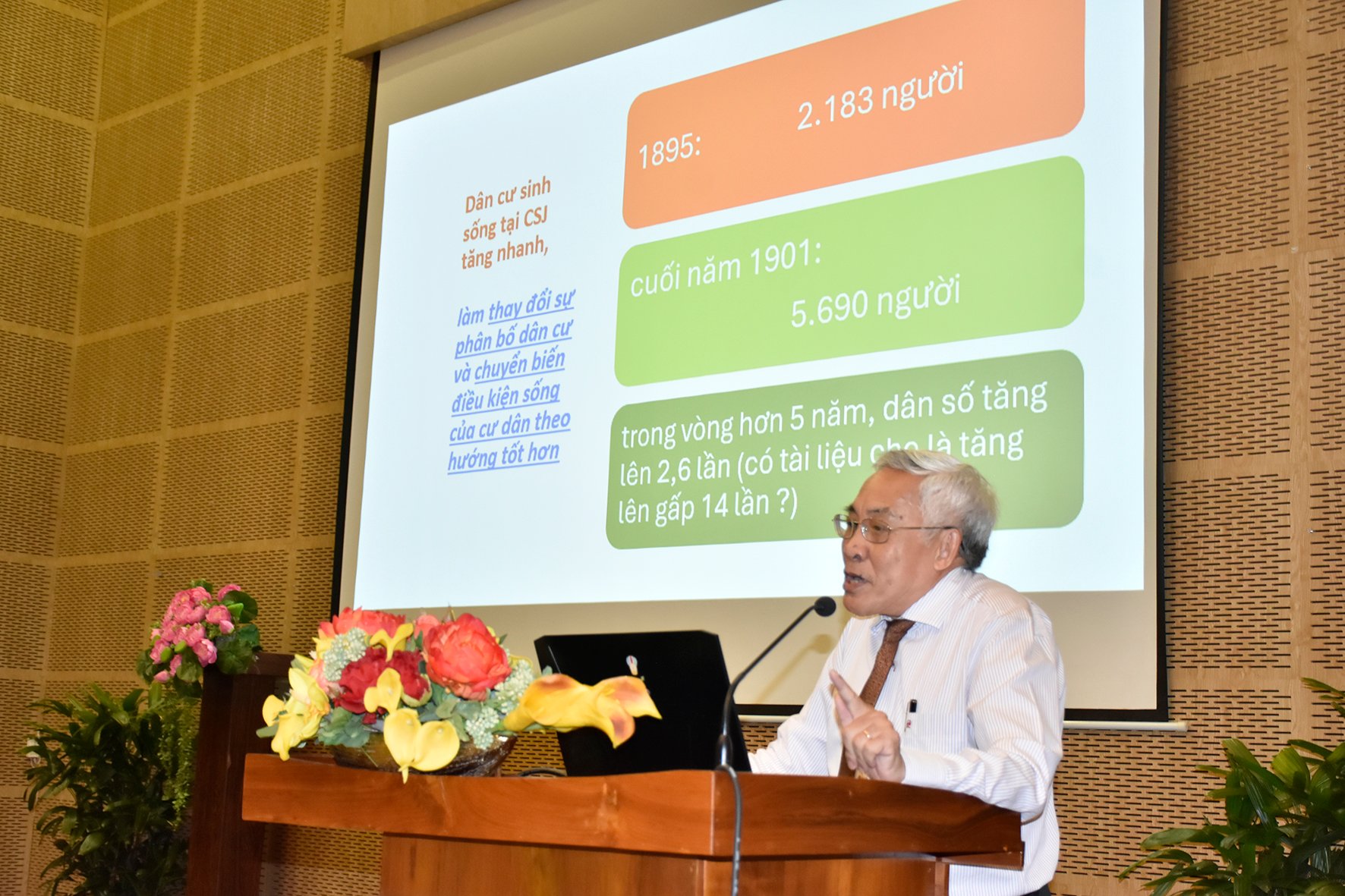 El Dr. Le Huu Phuoc, Universidad de Ciencias Sociales y Humanidades de la ciudad de Ho Chi Minh, presentó un documento sobre los límites administrativos de Vung Tau.