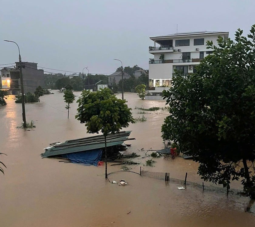 Khu vực đê Nông Lâm, TP Thái Nguyên ngập sâu sau mưa lớn đêm 20/6