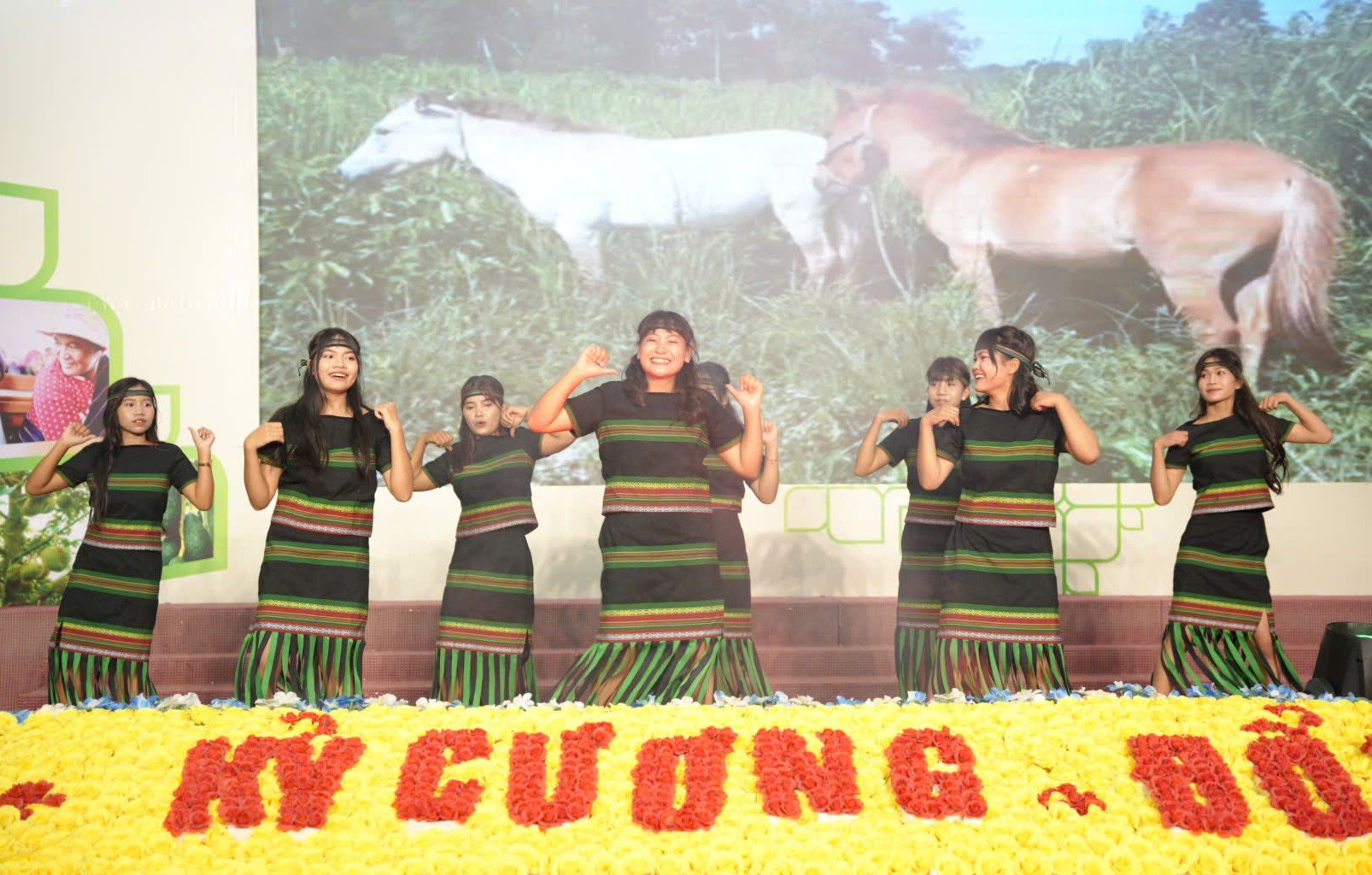 Nông dân Di Linh tại phần thi Tài năng