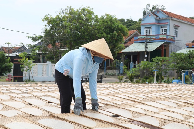 Bánh tráng Phú Yên - Từ món lương khô đến di sản văn hóa phi vật thể- Ảnh 2.