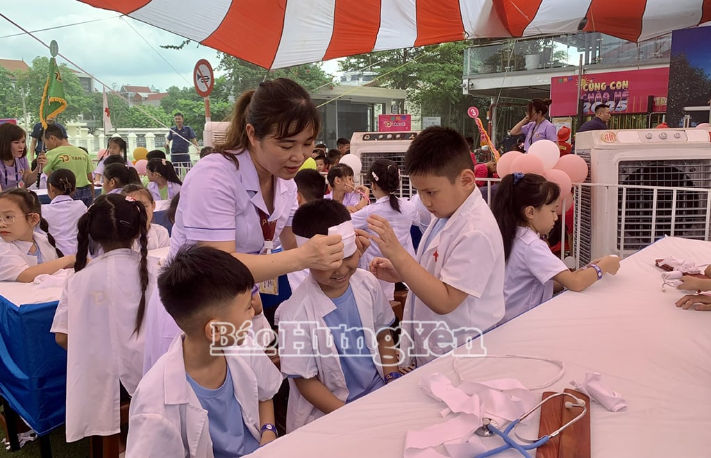  Hoạt động trải nghiệm tập làm bác sĩ