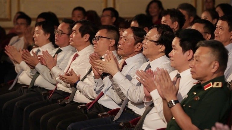 Các đại biểu tham dự chương trình.