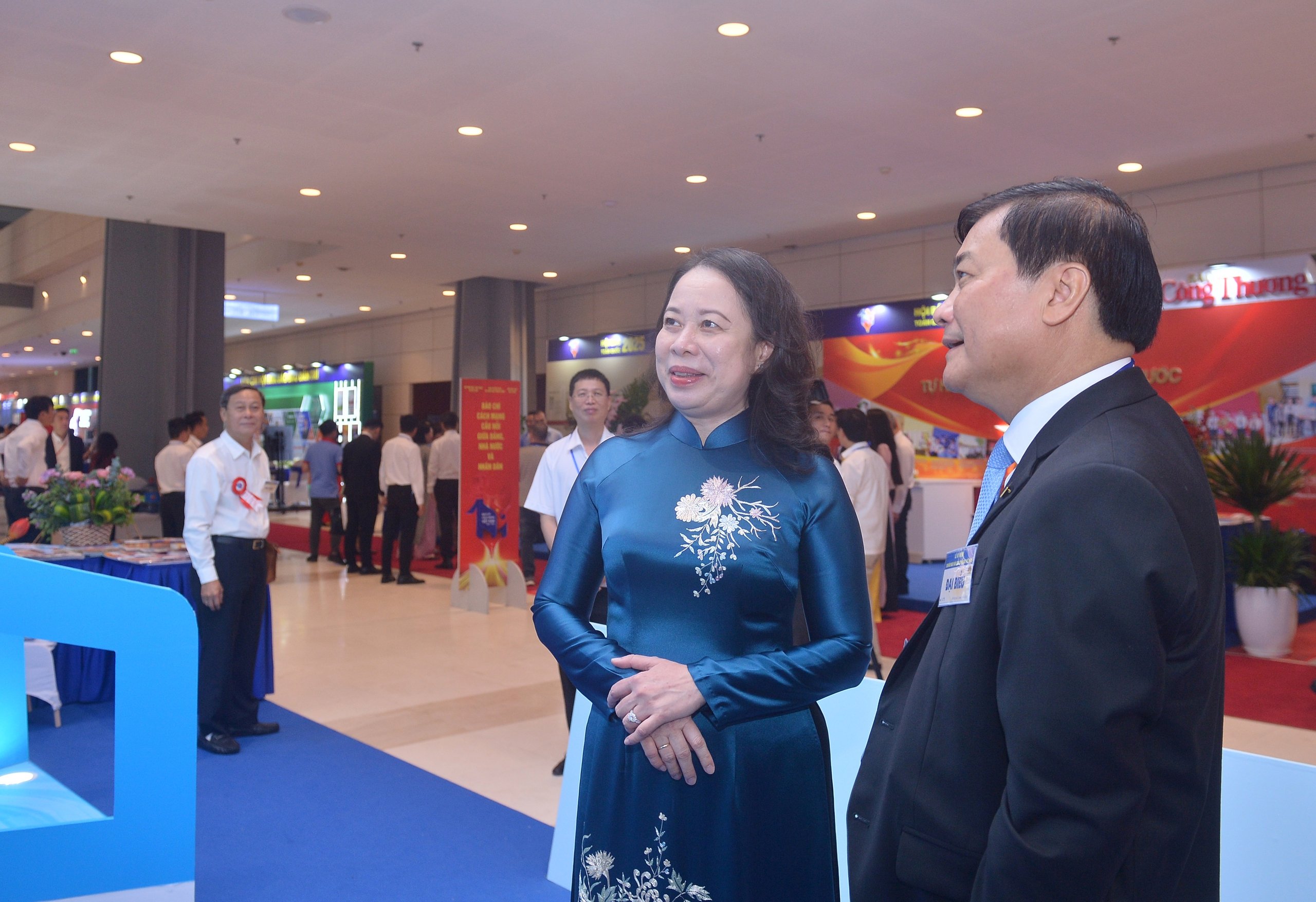 Gian trưng bày của Báo Thanh Niên đón những vị khách đặc biệt- Ảnh 1.