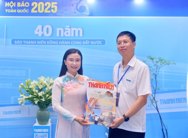 Gian trưng bày của Báo Thanh Niên đón những vị khách đặc biệt - Ảnh 6.