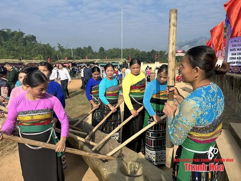 북적북적... 침대를 뒤흔들다