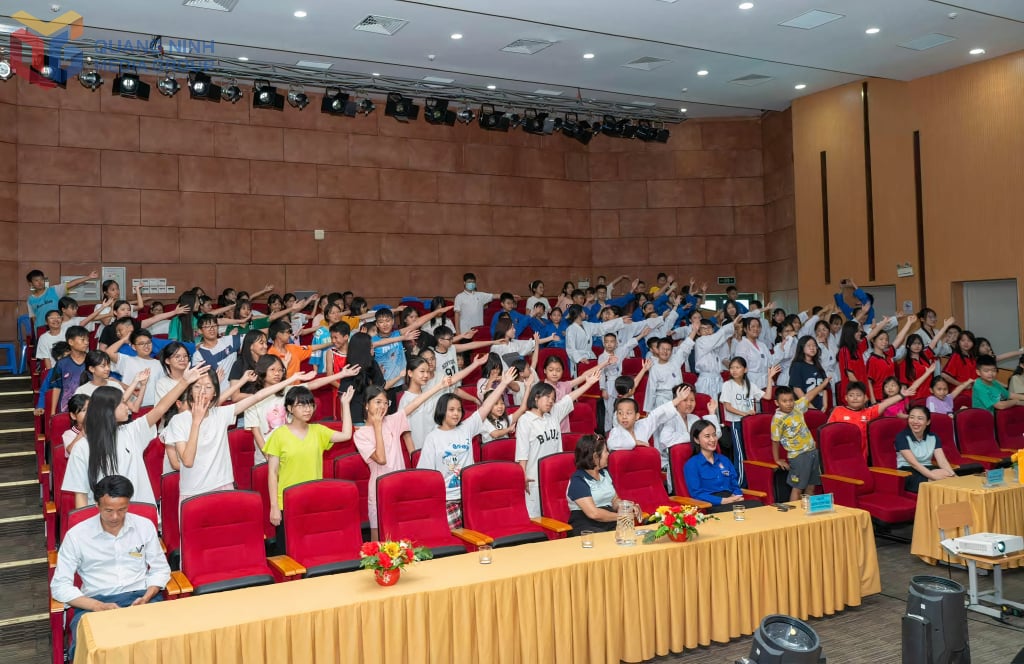 지방 청년 연합은 사이버 안전 기술과 아동 학대 예방에 대한 훈련을 조직했습니다.