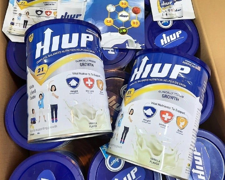 La police a déclaré que Z Holding a collecté jusqu'à 6 700 milliards de VND grâce à la consommation de faux lait en poudre HIUP 27. (Photo d'illustration)