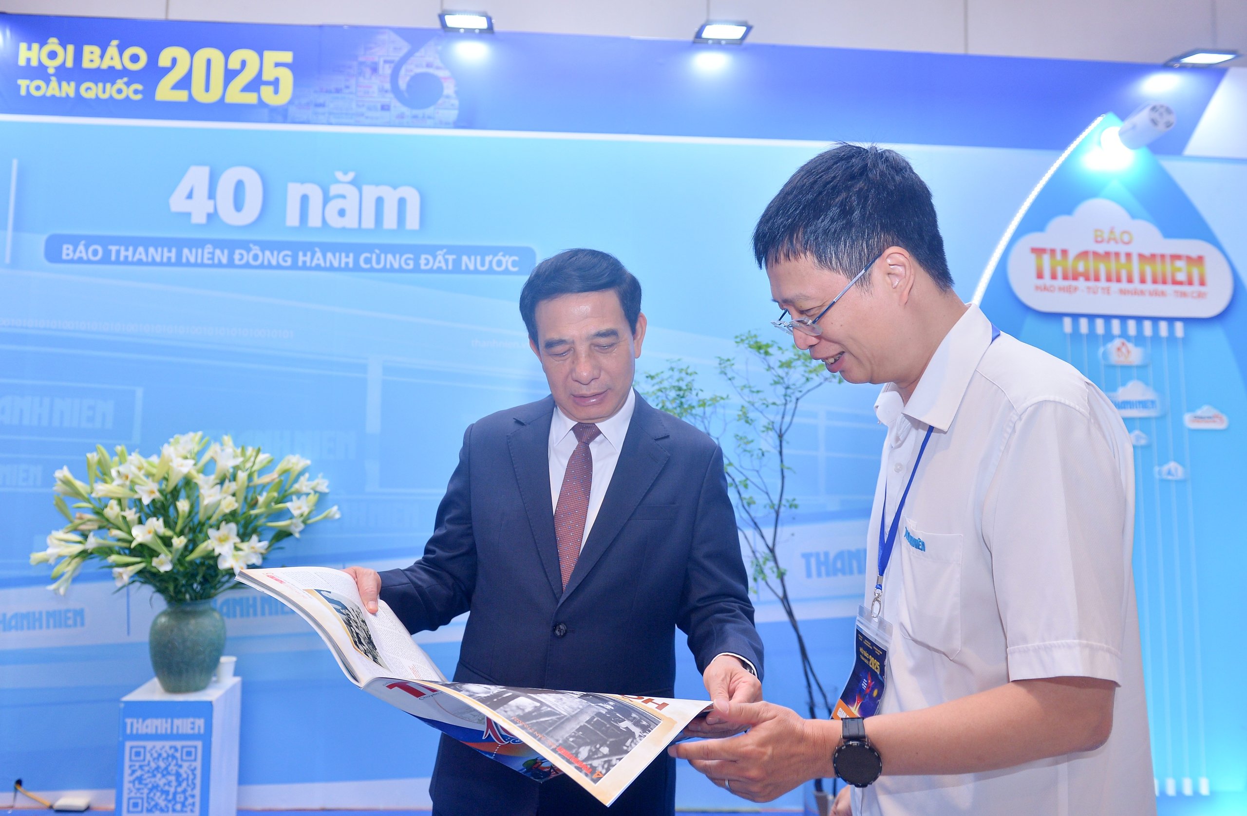 Gian trưng bày của Báo Thanh Niên đón những vị khách đặc biệt- Ảnh 3.