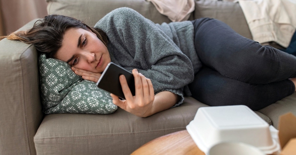 Cách thoát khỏi tâm trạng tồi tệ vì "nghiện" mạng xã hội