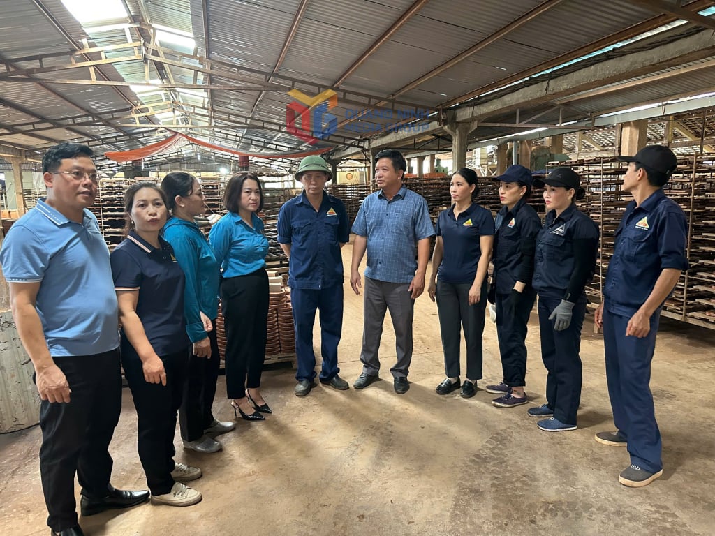 Lãnh đạo và công đoàn Công ty CP xây dựng gốm Giếng Đáy Quảng Ninh luôn quan tâm cải thiện điều kiện làm việc cho người lao động.