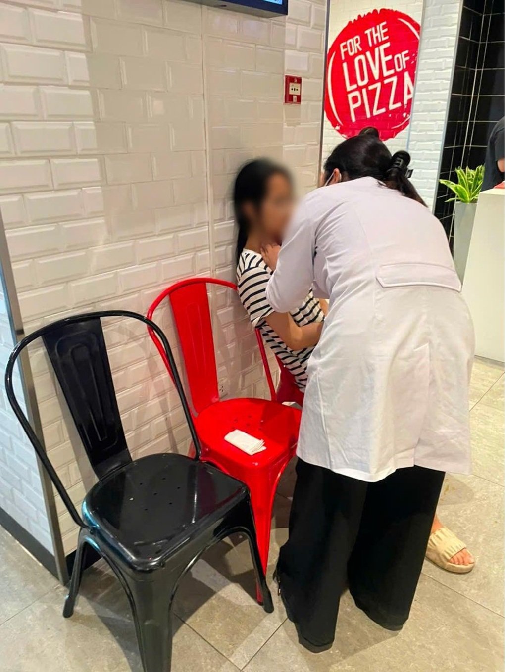 Nữ bác sĩ kịp thời cứu người bệnh trong gang tấc - 2
