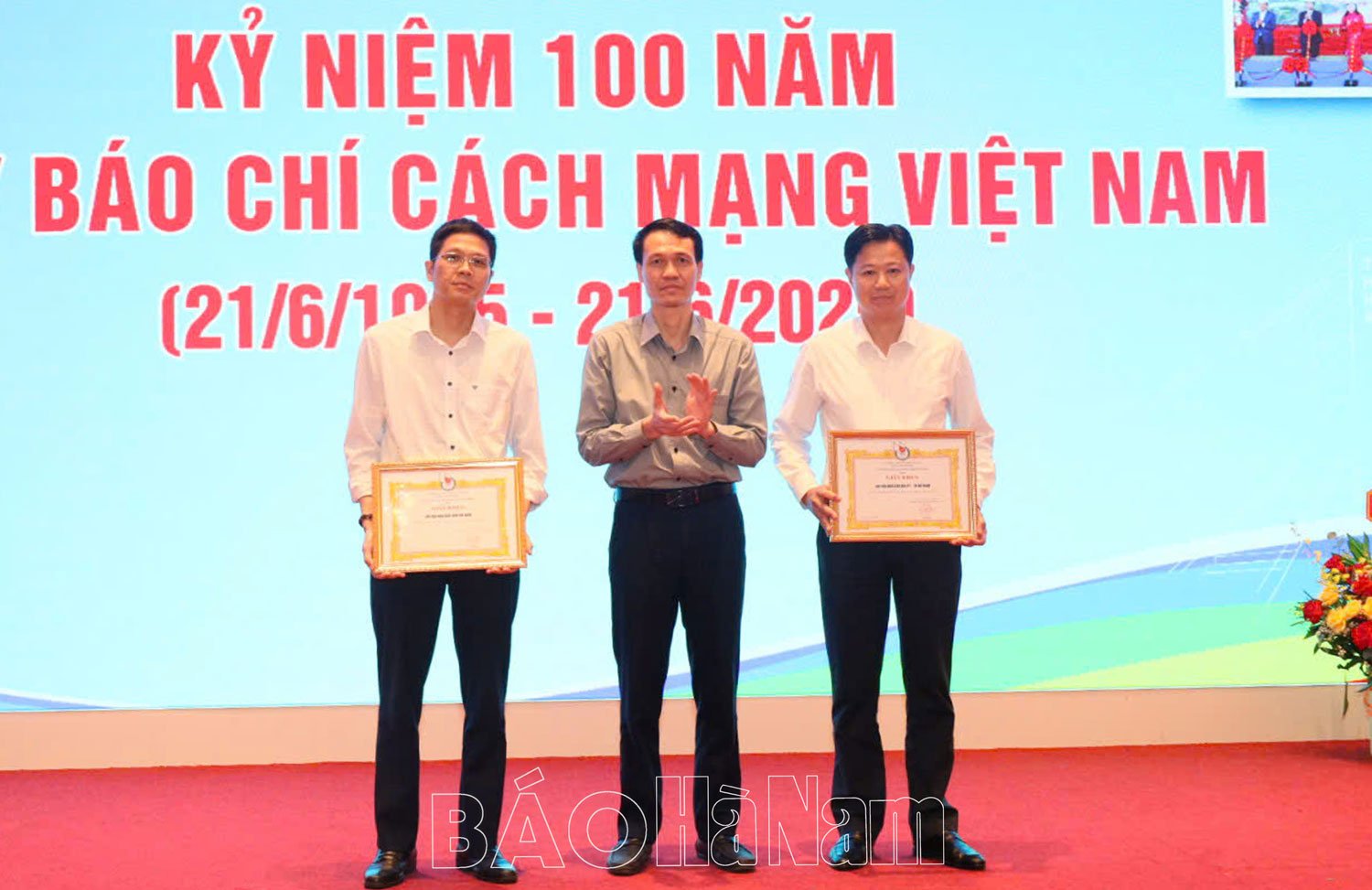 Gặp mặt nhân kỷ niệm 100 năm Ngày Báo chí cách mạng Việt Nam
