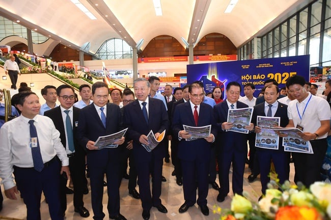 Kỷ niệm trọng thể 100 năm ngày Báo chí cách mạng Việt Nam - Ảnh 2.