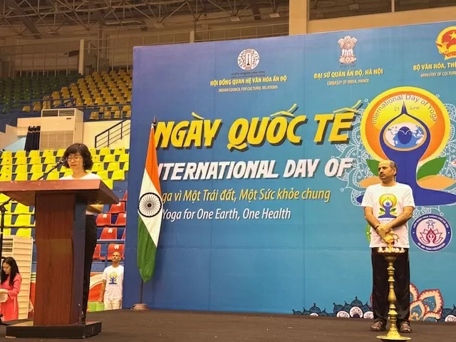 Hình ảnh những lớp học Yoga đông đảo học viên đã trở nên quen thuộc và gần gũi với người dân Việt Nam
