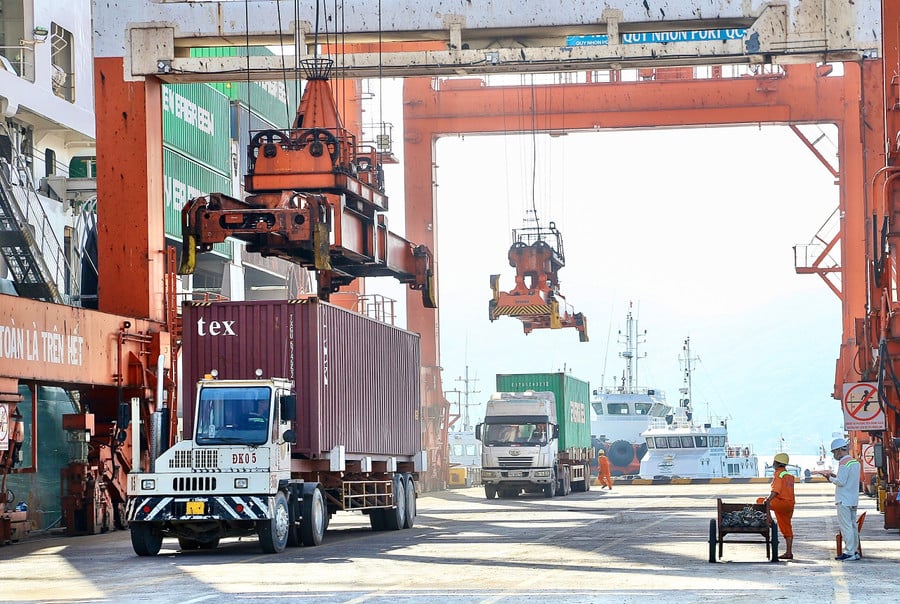 nut-that-luu-thong-duoc-thao-go-nang-luc-van-chuyen-duoc-tang-cuong-ha-tang-logistics-dau-tu-dong-bo-se-thu-hut-khoi-luong-lon-hang-hoa-luan-chuyen-giua-cac-vung-anh-minh-phuong.jpg