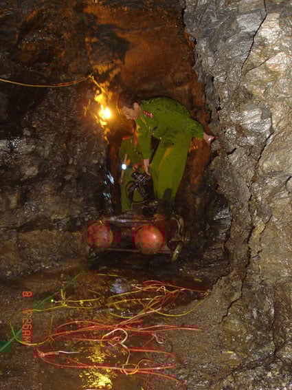 기자들과 삶과 죽음의 순간들.