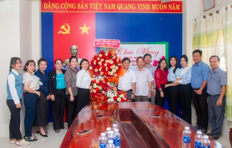 Lãnh đạo huyện Tân Châu: Thăm và chúc mừng Ngày Báo chí cách mạng Việt Nam