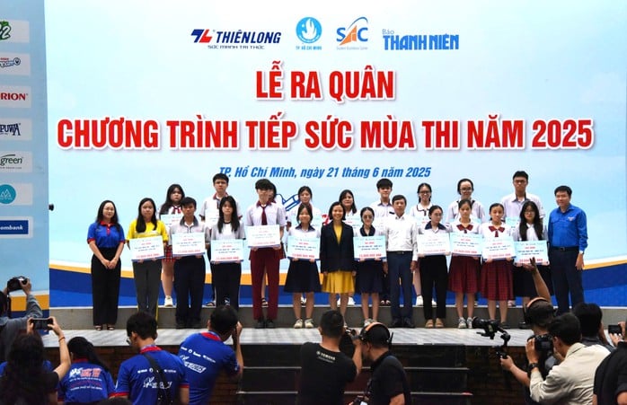 Hơn 23.000 sinh viên tham gia "Tiếp sức mùa thi" tại 171 điểm thi tốt nghiệp- Ảnh 4.