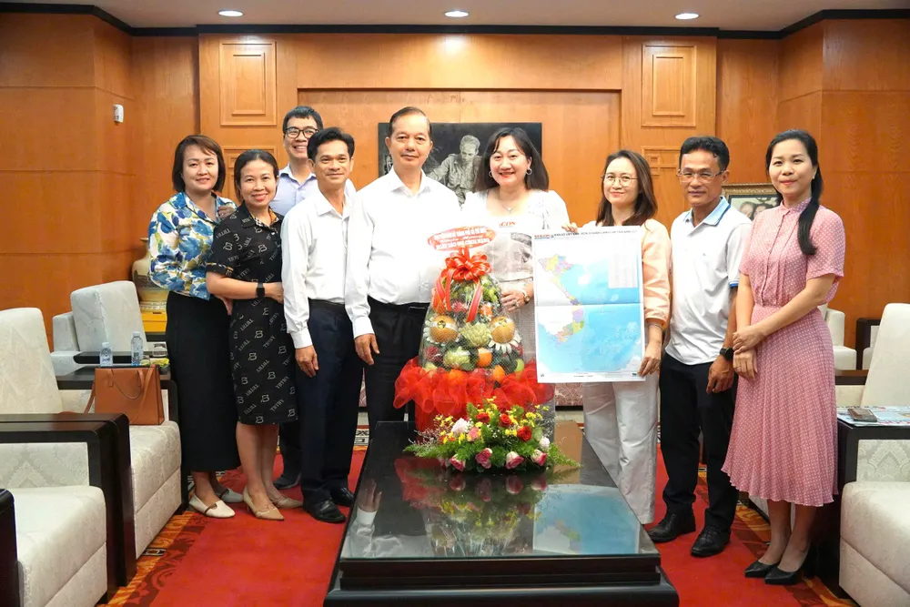 HV Can bo TPHCM.jpg