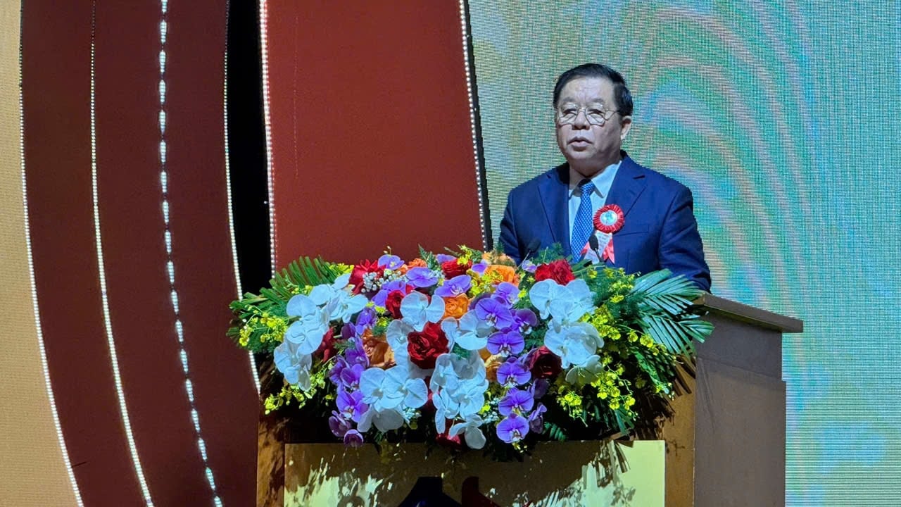 Trưởng ban Tuyên giáo và Dân vận Trung ương Nguyễn Trọng Nghĩa trình bày diễn văn kỷ niệm. Ảnh: Nhật Nam