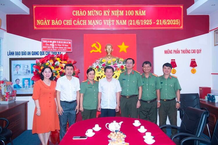 នាយកដ្ឋានសន្តិសុខនយោបាយផ្ទៃក្នុង ធ្វើទស្សនកិច្ច និងអបអរសាទរទិវាសារព័ត៌មានបដិវត្តន៍វៀតណាម (២១ មិថុនា ១៩២៥ - ២១ មិថុនា ២០២៥)
