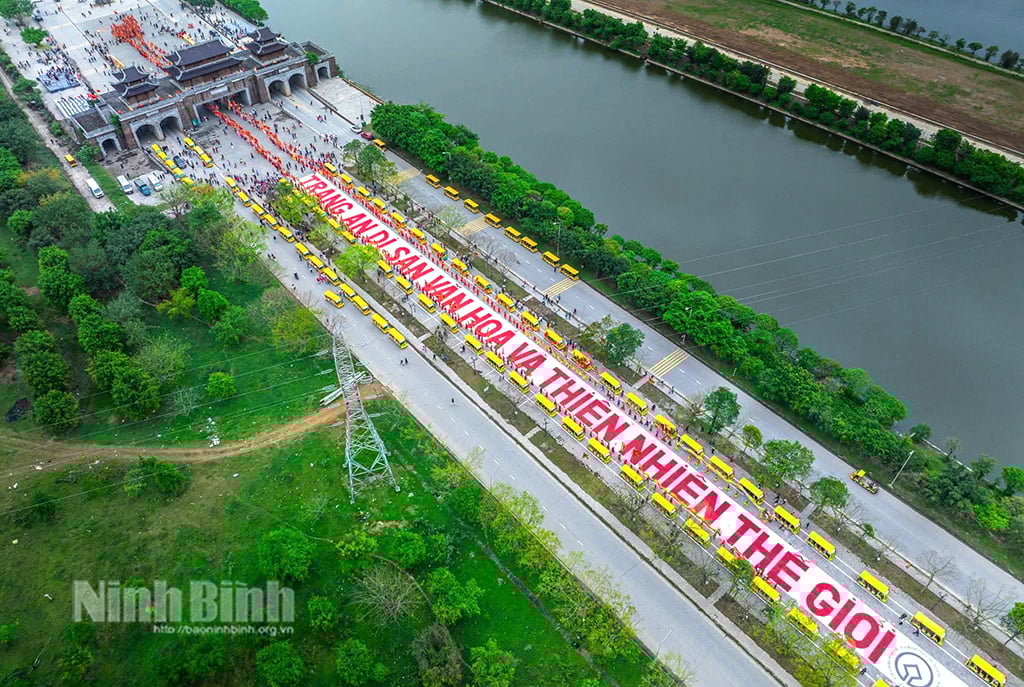 ถนนใจกลางแหล่งมรดกภูมิทัศน์ตรังอันเป็นแหล่งแรงบันดาลใจที่ไม่รู้จบสำหรับผู้รักกีฬา ภาพถ่ายโดย: Ngoc Linh