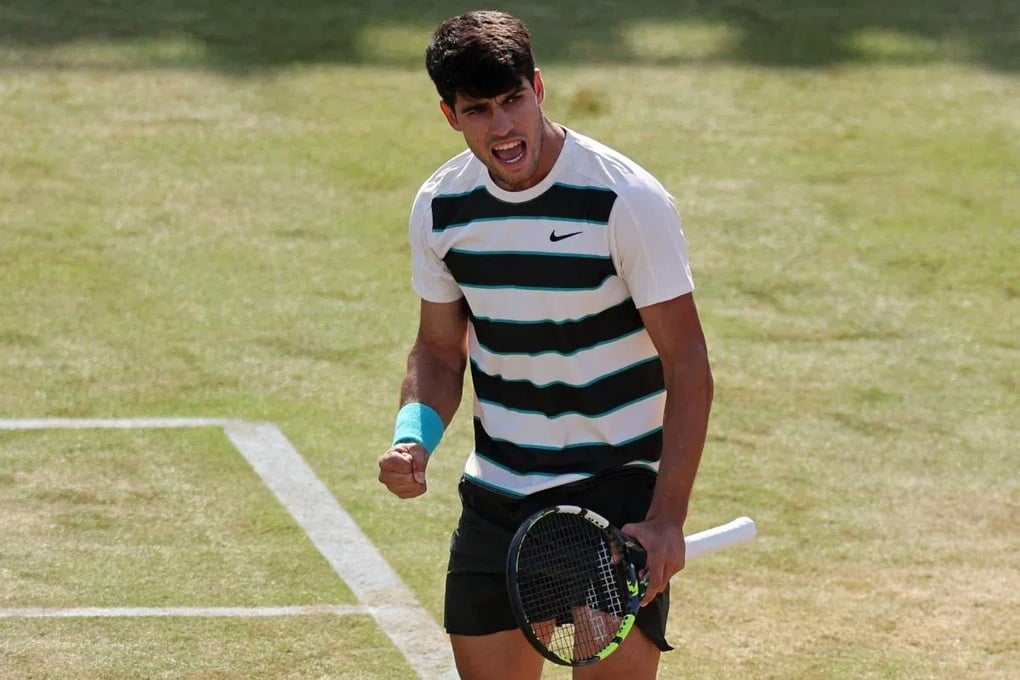 Alcaraz tiến vào bán kết Queens Club, Zverev gặp Medvedev ở Halle Open - 1