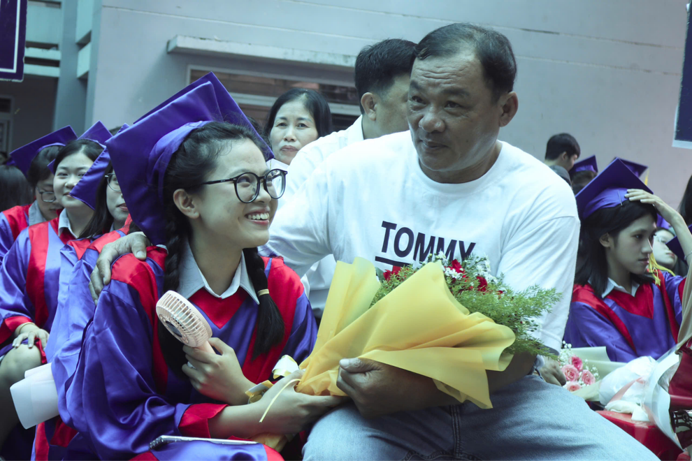 Tấm “hộ chiếu vào đời” đặc biệt cùng lời dặn hãy làm người tử tế - 4