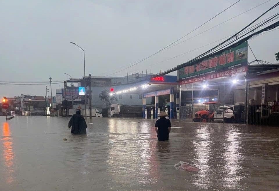 Những điểm ngập nặng là: đường Minh Cầu, Phan Đình Phùng, Hoàng Văn Thụ, Lương Ngọc Quyến, Cách mạng Tháng Tám, Bến Tượng và khu vực ngã ba Đán. Tình trạng ngập lụt khiến các phương tiện di chuyển khó khăn, nhiều khu dân cư bị cô lập tạm thời.