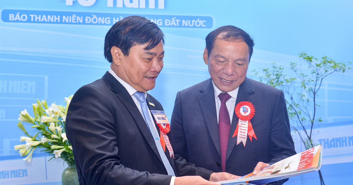 Thanh Nien Newspaper's booth welcomes special guests