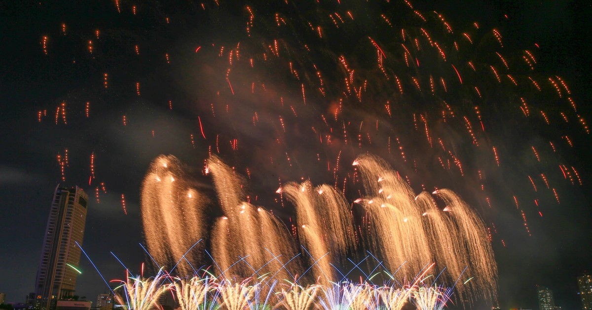 Han River explodes with emotion on the night Portugal plays Great Britain