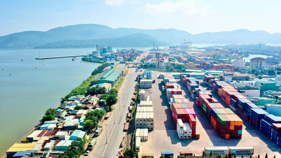 cao-toc-quy-nhon-pleiku-hinh-thanh-se-thu-hut-cac-hang-tau-mo-tuyen-dich-vu-truc-tiep-tai-cang-bien-quy-nhon-de-tiep-nhan-hang-hoa-xuat-nhap-khau-anh-minh-phuong.jpg
