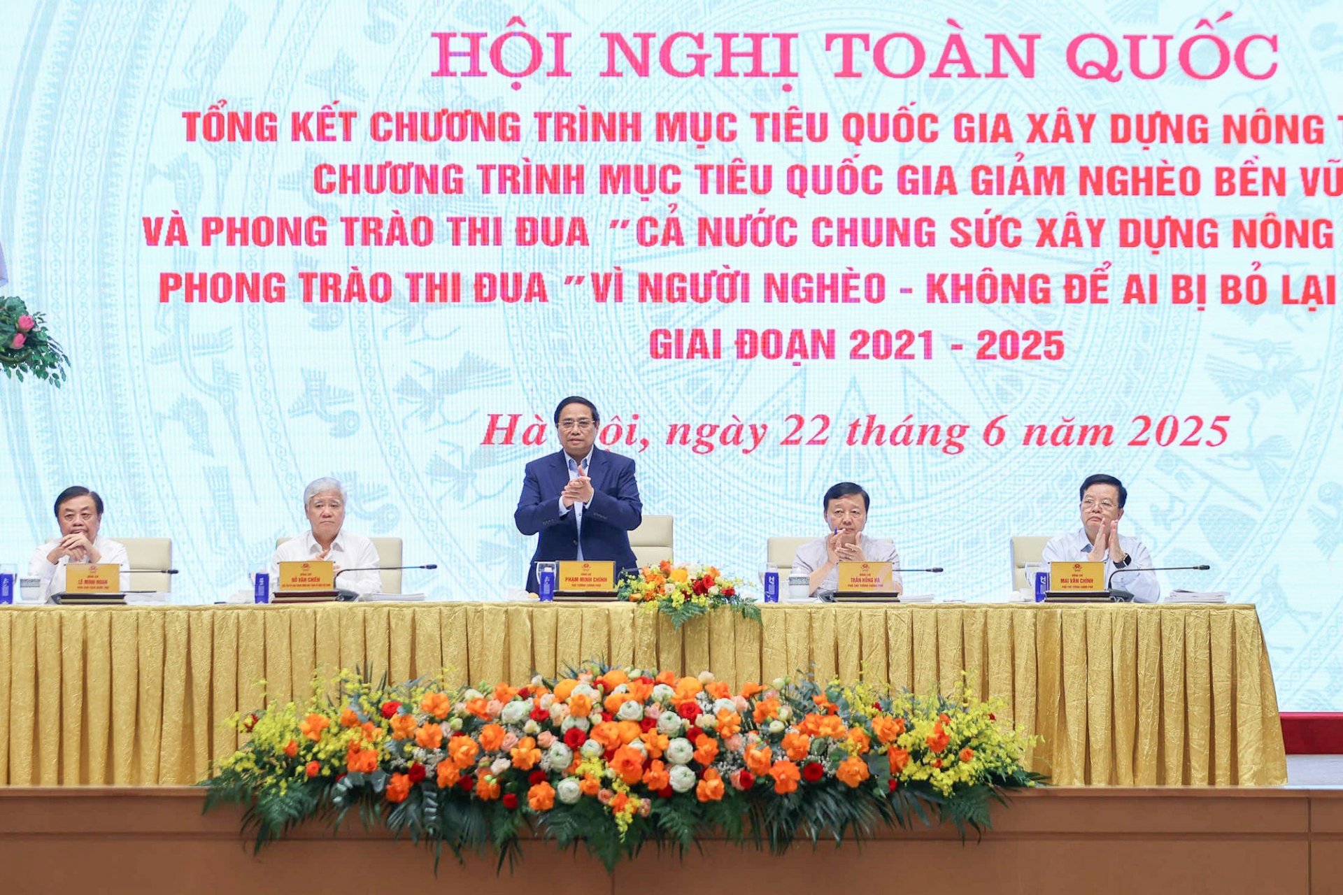 Thủ tướng Chính phủ Phạm Minh Chính chủ trì Hội nghị toàn quốc tổng kết Chương trình mục tiêu quốc giá xây dựng nông thôn mới, Chương trình mục tiêu quốc gia giảm nghèo bền vững, Phong trào Cả nước chung tay xây dựng nông thôn mới, Phong trào Vì người nghèo - Không để ai bị bỏ lại phía sau giai đoạn 2021-2025 - Ảnh: VGP/Nhật Bắc