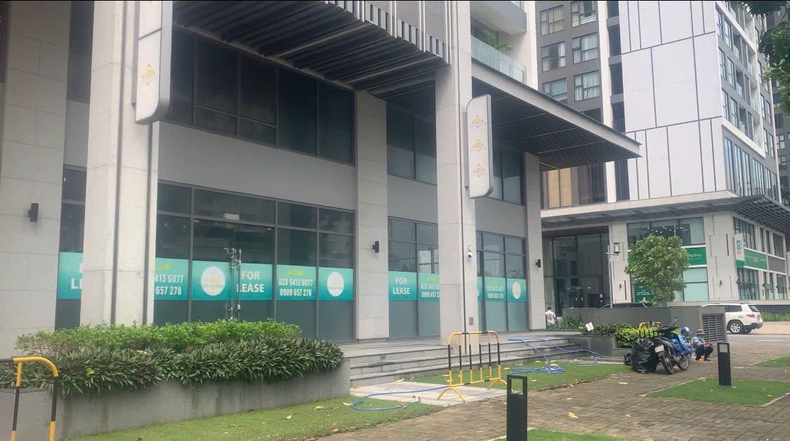 "Phố nhà giàu" Phú Mỹ Hưng đìu hiu, mặt bằng cho thuê treo bảng dài ngày, vắng người thuê- Ảnh 8.