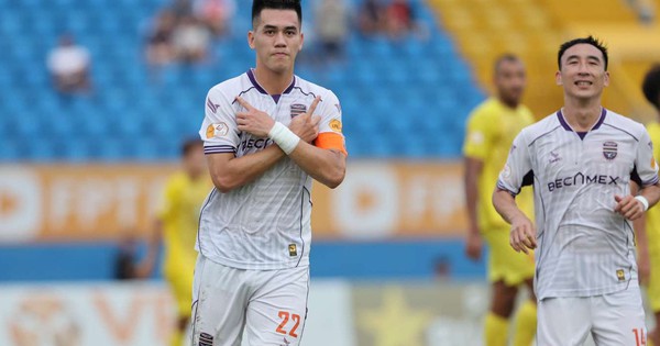 Tiến Linh ghi bàn, chia sẻ danh hiệu "Vua phá lưới" V-League