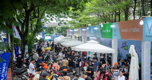 “Đổi xăng lấy điện” tại Hà Nội: Nhiều tài xế dịch vụ xuống tiền, chốt ngay xe máy VinFast