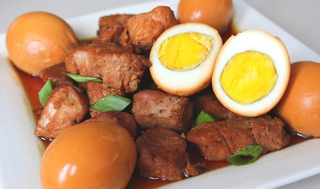 Cách làm thịt kho trứng chỉ 30 phút thơm ngon khó cưỡng - Ảnh 3.