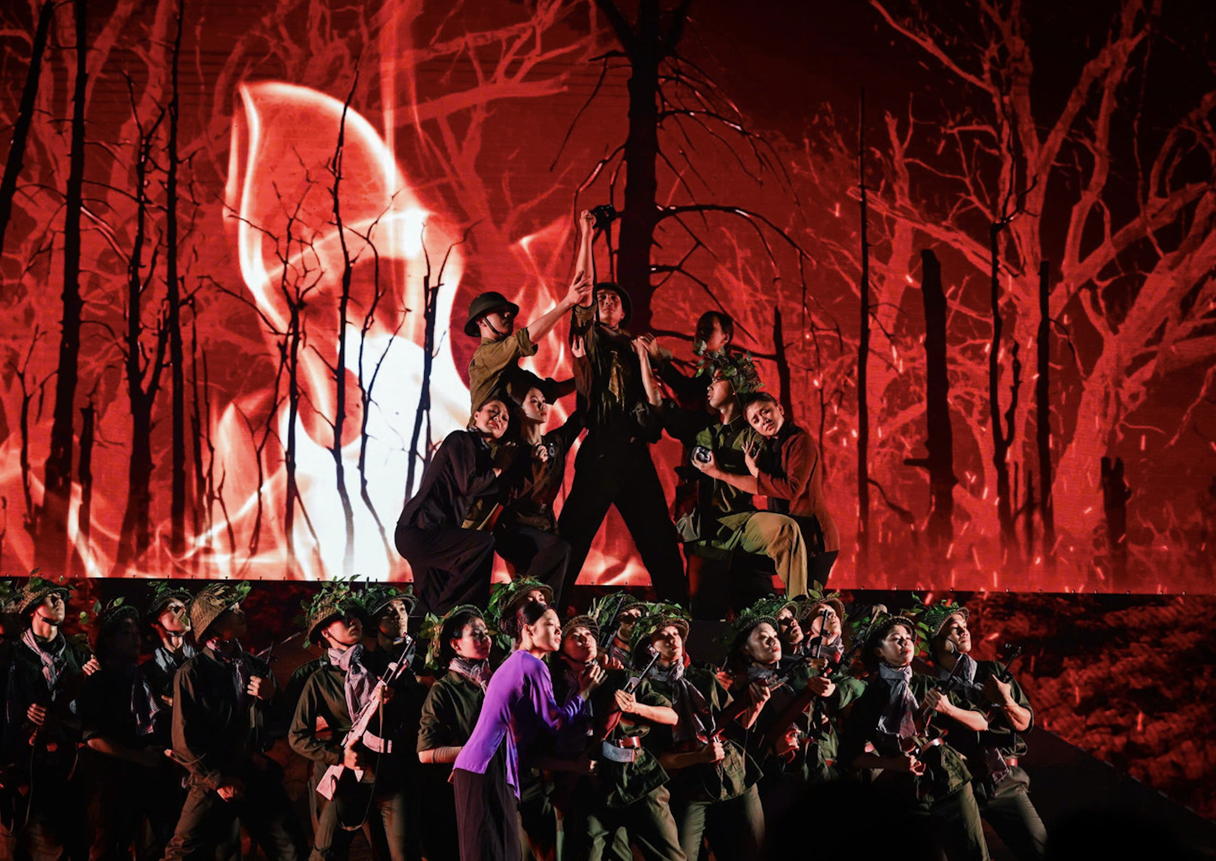 Bữa tiệc nghệ thuật Broadway tái hiện hành trình 100 năm báo chí cách mạng Việt Nam