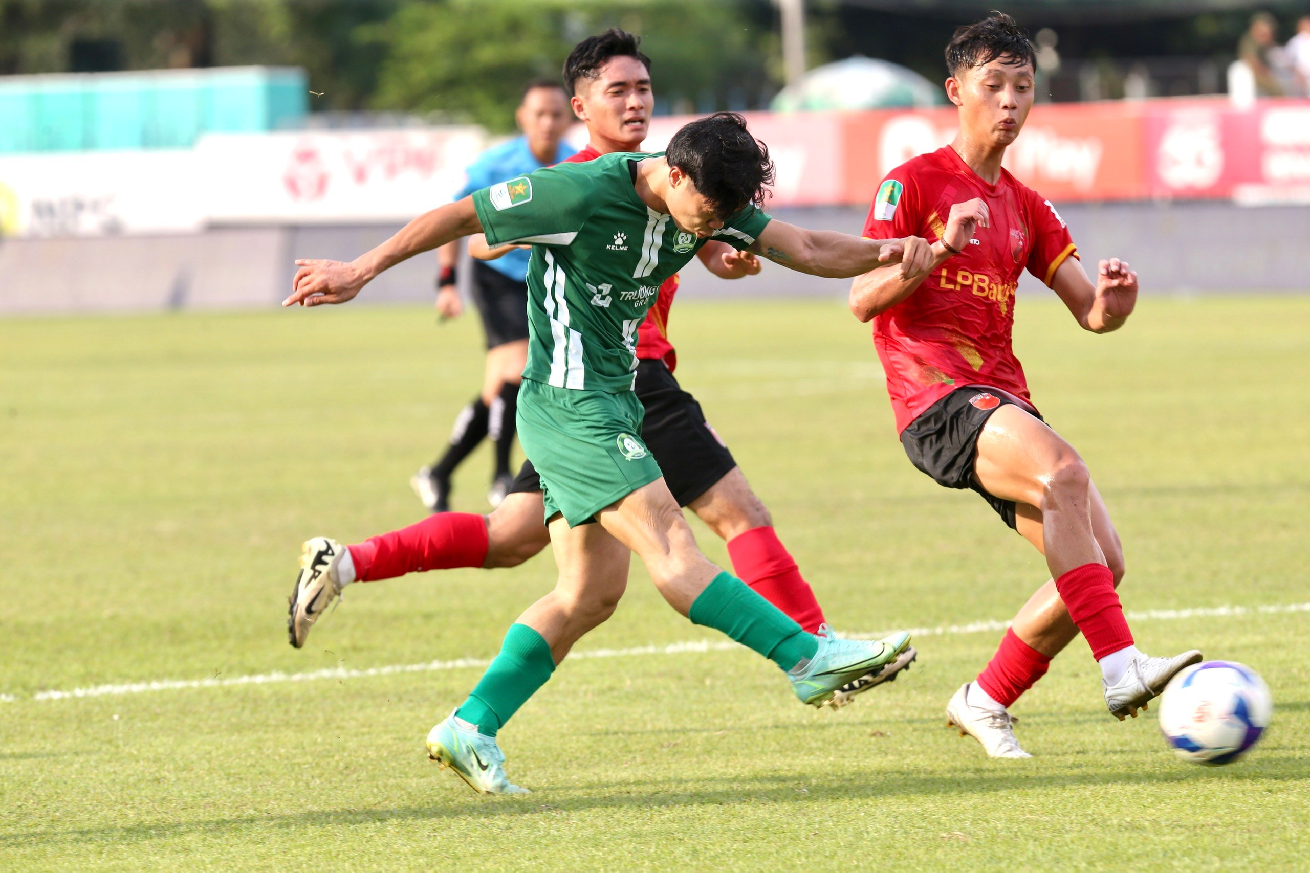 Cong Phuongs Binh Phuoc Club erhielt für das Play-off-Spiel einen riesigen Bonus von 10 Milliarden VND: V-League-Ambitionen! – Foto 2.