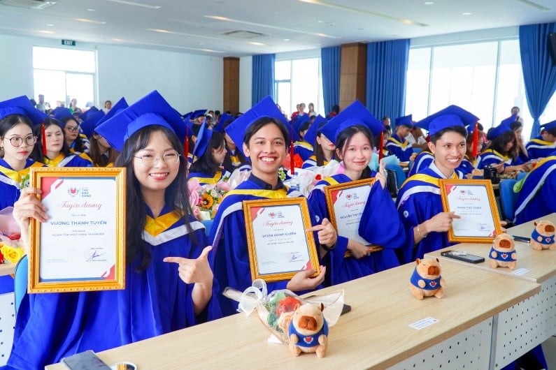 La joie des étudiants de l'Université du Pacifique lors de la cérémonie de remise des diplômes.